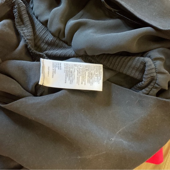 ANTHROPOLOGIE Classic Black Jumpsuit Sz Med - Picture 6 of 6